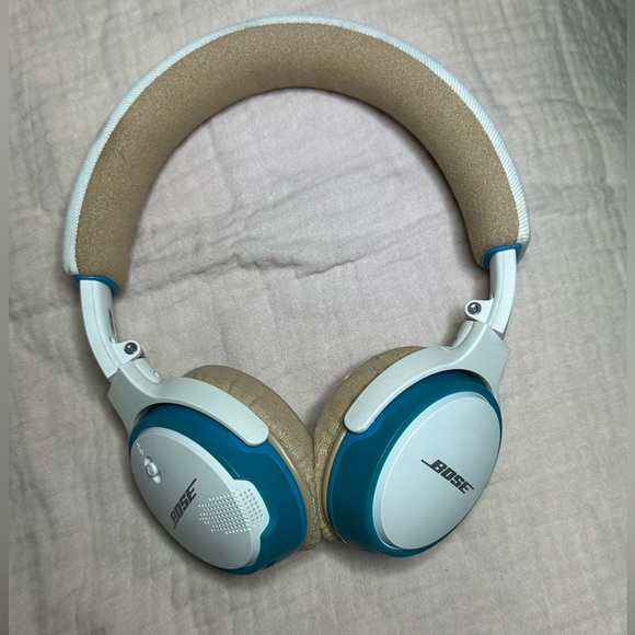 BOSE WHITE SOUNDLINK ON-EAR BLUETOOTH WIRELESS HEADPHONES - Picture 3 of 14